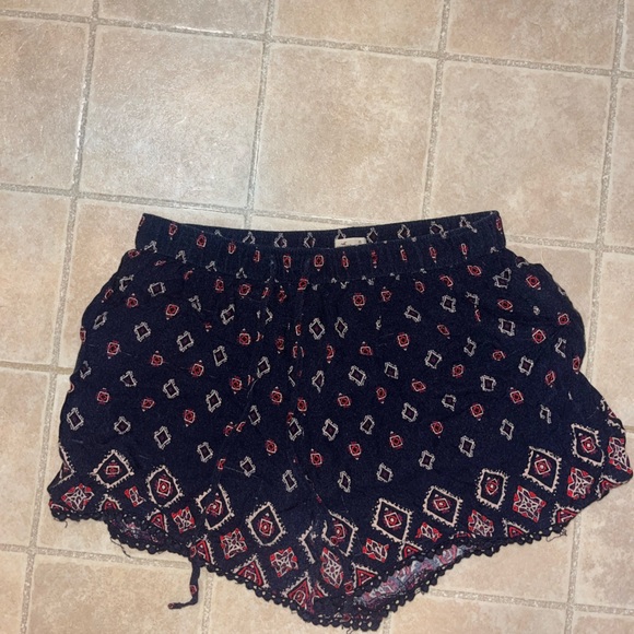 Hollister shorts. Size extra small - Picture 2 of 3